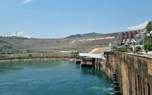 Hồ Thủy điện Hòa Bình đang cách "mực nước chết" bao nhiêu?