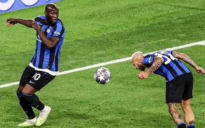 Từ &quot;bàn tay của chúa&quot; Maradona tới &quot;cái chân của chúa&quot; Lukaku