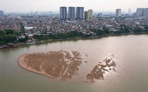 Sông Hồng cạn nước, xuất hiện nhiều bãi bồi nhô cao giữa lòng sông