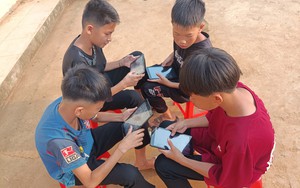 Chuyển đổi số ở Điện Biên qua việc học sinh nghèo vùng dân tộc thiểu số dùng máy tính bảng