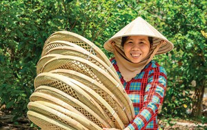 Qua một vùng quê ở Cà Mau thấy ven đường bán vô số rổ, rá, sàng, sịa, dân mua về dùng vào việc gì?