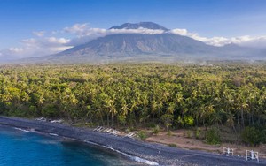 Bali cấm du khách leo núi thiêng