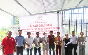 Bàn giao 10 nhà căn nhà cho ngư dân nghèo, khó khăn tại huyện Vạn Ninh