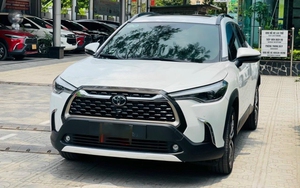 Toyota Corolla Cross xuống giá ngỡ ngàng khi bán cả tháng không "trôi"