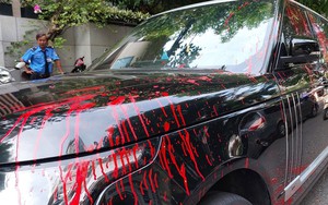 Xe Range Rover bị tạt sơn giữa phố tại Đà Nẵng 