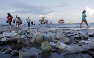Cận cảnh rác thải nhựa, mối họa đang xâm chiếm các đại dương
