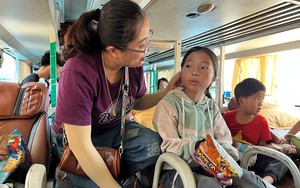 Những chuyến xe đặc biệt chở trẻ nhỏ từ Nghệ An vào Nam đoàn tụ với bố mẹ
