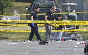 Clip: Xả súng tại bãi đậu xe ở Chicago khiến ít nhất 1 người thiệt mạng, hơn 20 người bị thương