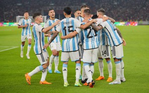Paredes "nã đại bác", Argentina đánh bại Indonesia 2-0