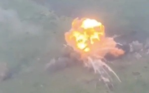 Nga tung video kích nổ 'xe tăng tự sát' chọc thủng phòng tuyến của Ukraine