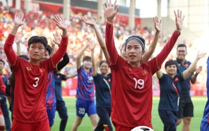 CĐV Đức tung ĐT nữ Việt Nam lên mây xanh sau trận đấu khó tin