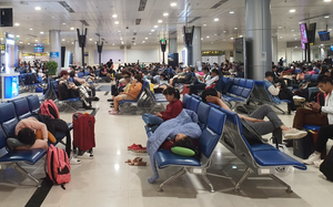 Nhiều chuyến bay tại sân bay Tân Sơn Nhất chậm giờ khởi hành, phải chuyển hướng