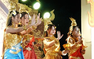 Gặp gỡ gia đình có 6 thế hệ theo nghề múa Khmer ở Sóc Trăng