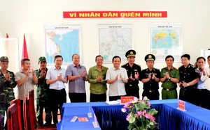Phó Thủ tướng Trần Lưu Quang kiểm tra thực tế tại "điểm nóng" về buôn lậu