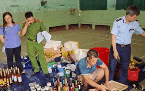 Clip NÓNG 24h: Tiêu hủy số lượng lớn rượu ngoại, thuốc lá và xì gà nhập lậu tại Bắc Giang
