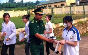  Kỳ thi tốt nghiệp THPT năm 2023 tại Sơn La: Áo xanh người lính biên cương “Tiếp sức mùa thi” 