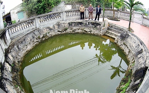 Một giếng cổ trong đền Trần-Chùa Tháp ở Nam Định có mực nước luôn cao hơn mặt sông