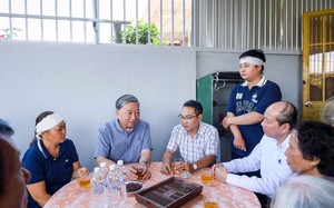 Bộ trưởng Tô Lâm thăm, động viên gia đình các liệt sỹ hy sinh trong vụ tấn công trụ sở xã ở Đắk Lắk