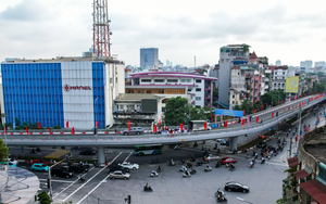 Sáng nay, cầu vượt thép hình chữ C trên đường Chùa Bộc - Phạm Ngọc Thạch chính thức thông xe
