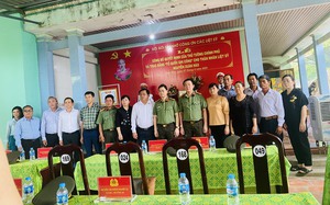 Trao Bằng Tổ quốc ghi công cho thân nhân liệt sĩ, trung tá CSGT Nguyễn Thanh Hào