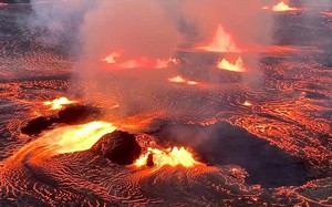 Dung nham đỏ rực của siêu núi lửa Kilauea ở Hawaii