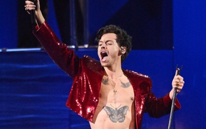 Harry Styles bị thương khi biểu diễn