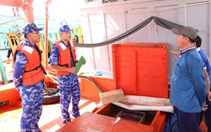 Kiên Giang: Bắt tàu đang vận chuyển khoảng 45.000 lít dầu DO lậu trên biển