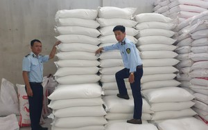 Tạm giữ 1040 bao gạo nhập khẩu Ấn Độ không nhãn mác