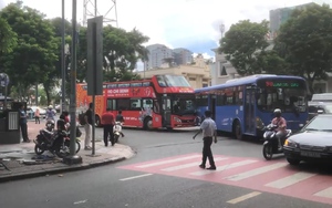 Video: Hiện trường vụ tai nạn hai xe buýt đối đầu nhau, hành khách thất thần, &quot;la hét hoảng loạn&quot;