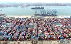Xuất khẩu của Trung Quốc tháng 6 giảm mạnh nhất trong ba năm