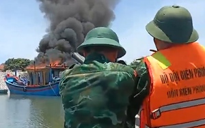 Tàu cá bất ngờ bốc cháy dữ dội khi đang neo đậu ở khu tránh, trú bão tại Hà Tĩnh