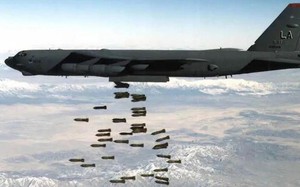 THẾ GIỚI TUẦN QUA: Bom chùm Mỹ gửi sang Ukraine có giống bom bi trong chiến tranh Việt Nam?