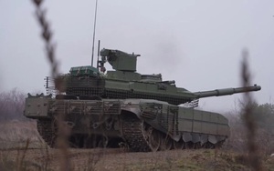 Siêu tăng T-90M của Nga bị Ukraine bắn nổ tung từng mảnh
