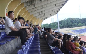 Khán giả lác đác sân Vinh trong ngày Quế Ngọc Hải cùng đồng đội tiếp đón CLB TP Hồ Chí Minh