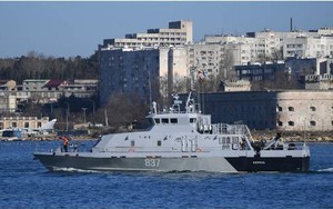 Căn cứ hải quân Nga ở Crimea bị đàn UAV 'khủng' lao đến tấn công