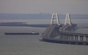  Cầu Crimea bất ngờ bị sự cố, chính quyền thông báo khẩn, giao thông ngừng trệ