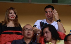 Thủ môn Filip Nguyễn bất ngờ xuất hiện theo dõi trận đấu của Hà Nội FC gặp Bình Định