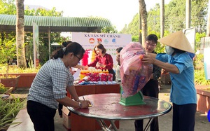 Hễ nhặt được rác thải nhựa mang đến xã nông thôn mới này ở Tiền Giang là đổi quà ngay và luôn
