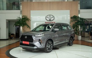 Giá xe Toyota Veloz Cross niêm yết và lăn bánh tháng 7/2023: Ưu đãi &quot;sốc&quot; đấu Mitsubishi Xpander