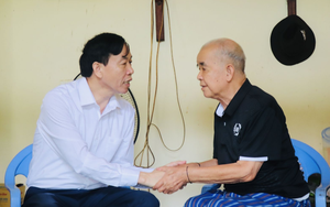 Chủ tịch UBND tỉnh Lai Châu thăm, tặng quà thương binh và gia đình liệt sĩ