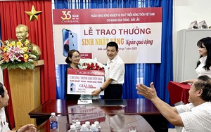 Agribank Đắk Lắk trao giải cho khách hàng trúng thưởng trong chương trình khuyến mại “Sinh nhật Vàng – Ngàn quà tặng”