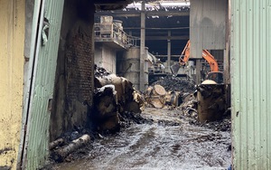 Cháy lớn ở một xưởng sản xuất giấy tại làng nghề giấy Phong Khê, Bắc Ninh