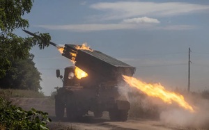 Ukraine cho nổ tung kho đạn khổng lồ ở Crimea, trả đũa Nga tấn công ồ ạt vào Odessa