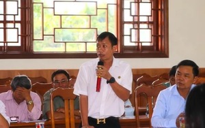 Ông Nguyễn Xuân Phước, Bí thư Thị ủy Thị xã An Khê của Gia Lai đối thoại với nông hội, hội quán
