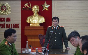 Thiếu tướng Đinh Văn Nơi ký quyết định tước danh hiệu Công an nhân dân với 2 cán bộ điều tra 