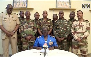 Clip: Niger hỗn loạn vì đảo chính, Tổng thống bị bắt giữ