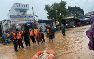 Mưa lớn kéo dài ở Bình Phước, hàng chục căn nhà bị ngập, hư hỏng