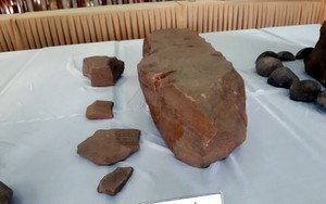 Ở một thôn của Bình Định, ngành chức năng đào, phát hiện vô số hiện vật cổ tại nền móng tháp Champa