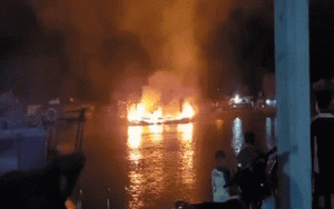 Clip NÓNG 24h: Lửa bao trùm khu vực cảng ở Nghệ An khiến nhiều tàu lớn bị thiêu rụi 
