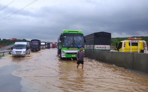 Chủ đầu cao tốc Phan Thiết – Dầu Giây nói gì khi nước ngập khiến nhiều ô tô không qua lại được?